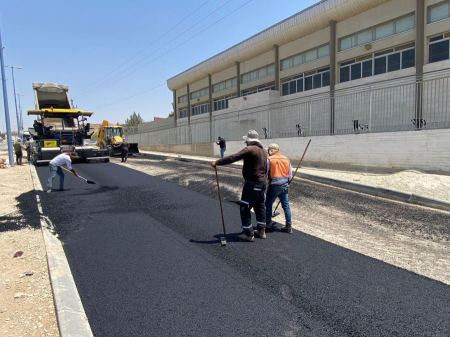 مجلس حورة يباشر أعمال شق وتعبيد وتأهيل شارع النور